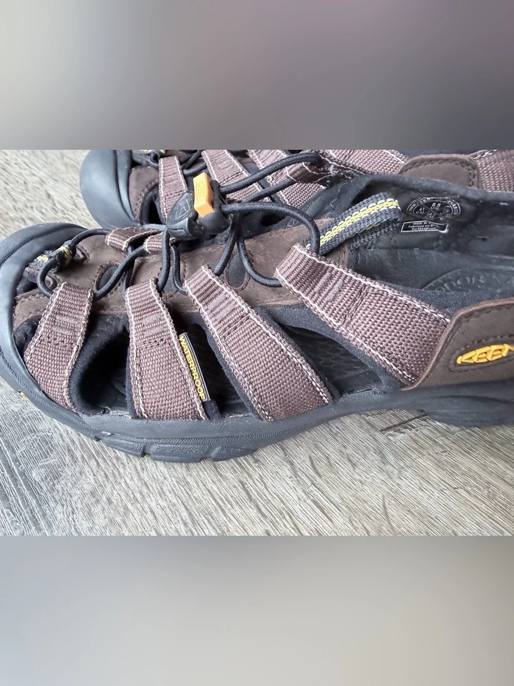 KEEN Men’s 8.5 Brown Closed Toe waterproof Hiking Sport Sandals